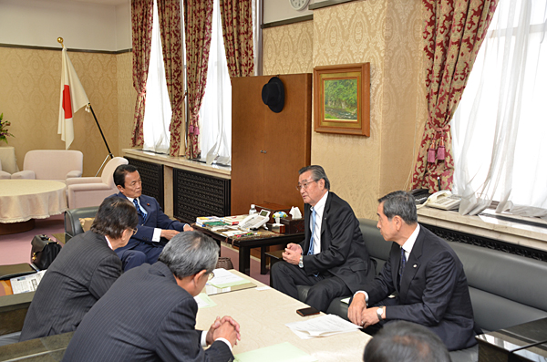 麻生太郎財務大臣に対する陳情を行いました